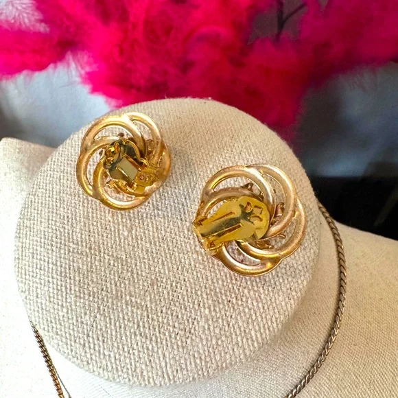 Vintage Flower Metal Pendant- Brooch with Matching Earrings - Picture 9 of 11